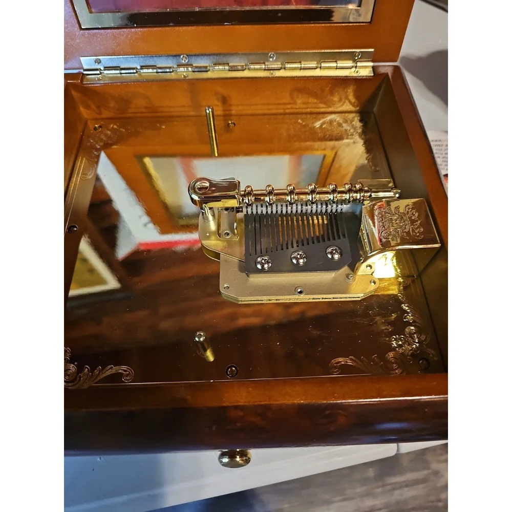 Mr. Christmas Holiday Symphonium Wood Music Box 16 Songs